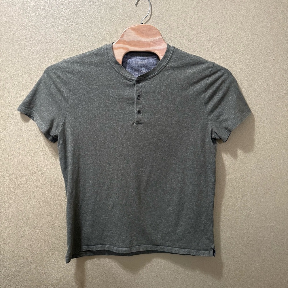 Men’s XL Banana Republic Olive Heather Green Quick Dry Short Sleeve Henley Shirt